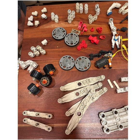 Vintage MB Robotix Building System Parts , manuals and figires - Picture 2 of 9